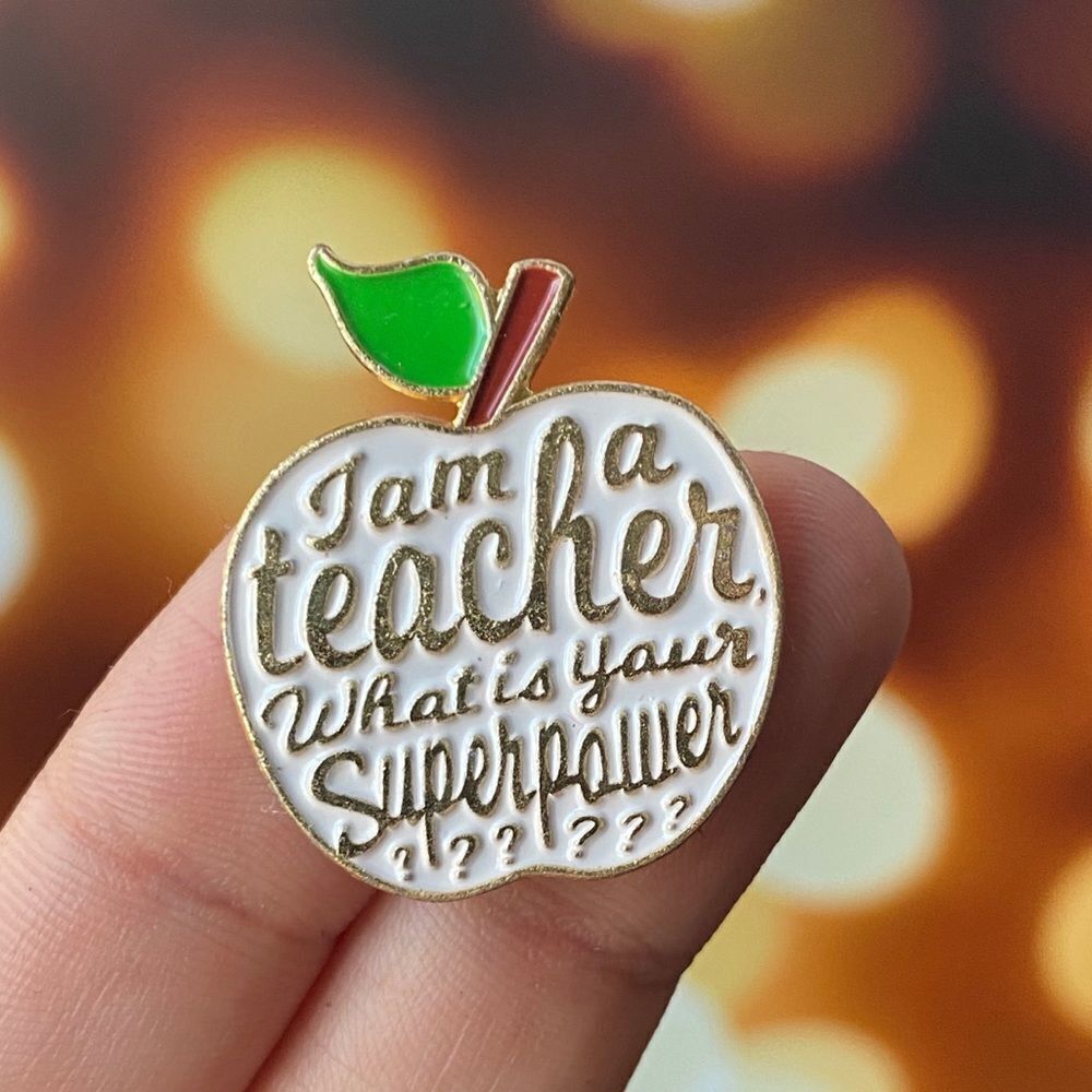 TeacherΒ White AppleβEnamel Pin/βBrooch